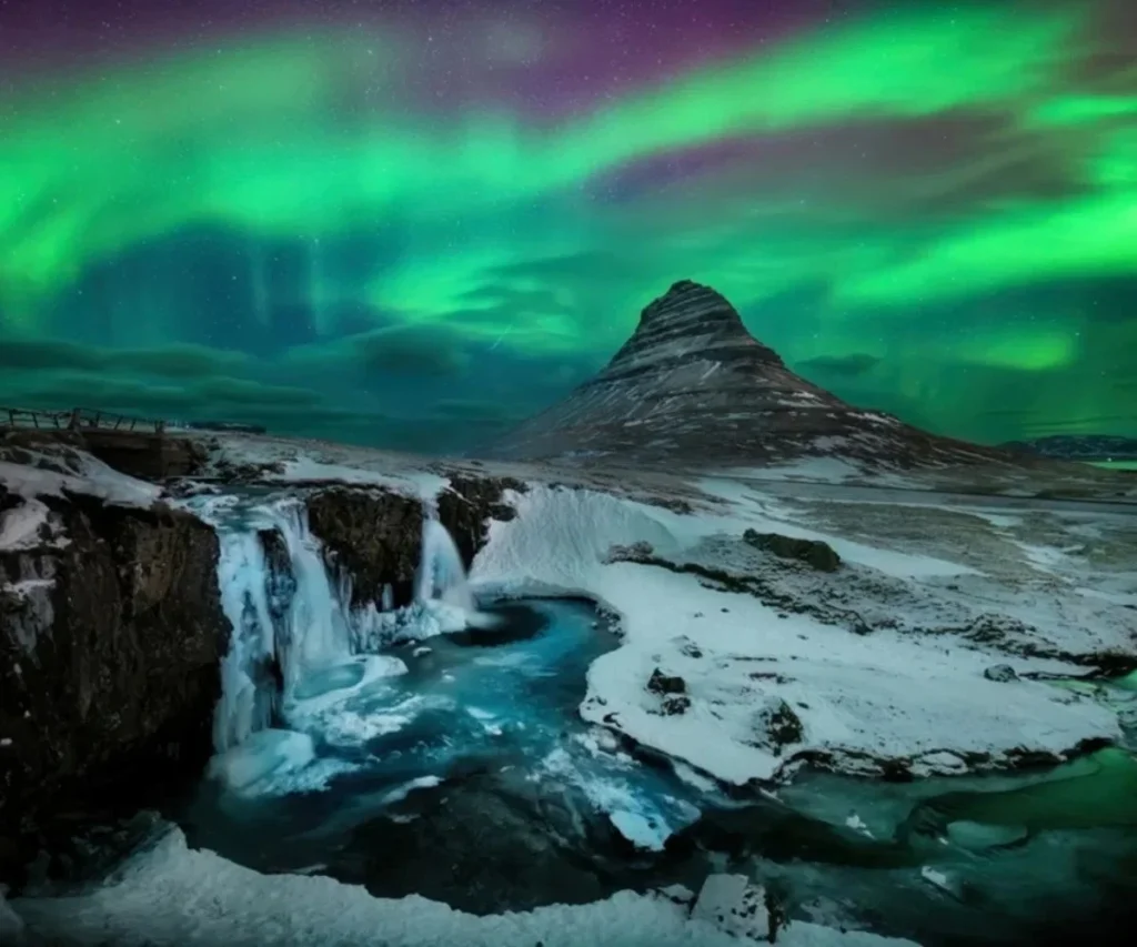 Islandia: Bajo la danza de las luces del norte con mi personaje favorito