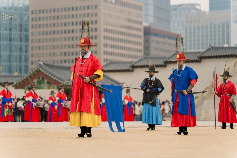 Cambio de guardia en el Palacio Gyeongbokgung, Corea del Sur, uno de los 5 destinos internacionales recomendados por Go for It.