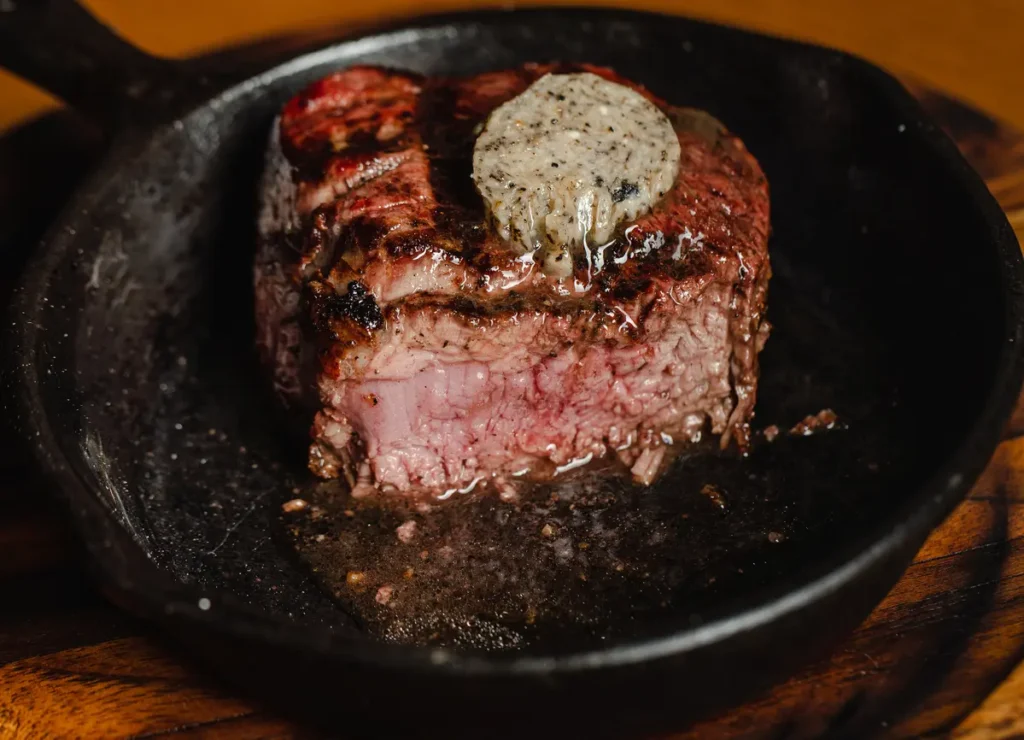 Ribeye, jugoso y con el punto exacto de carbón, del restaurante Dante, Ciudad de México.