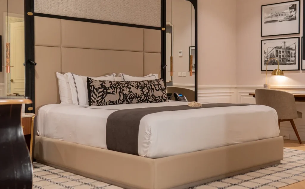 Habitación del hotel The Alest. 