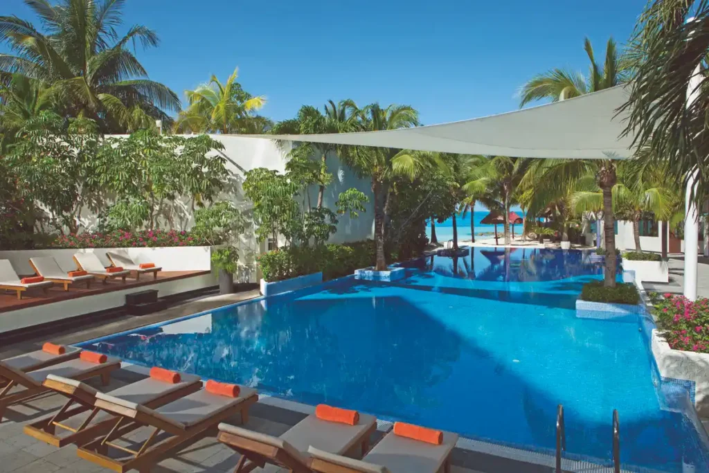 Infinity Pool Dreams Sands Cancun.