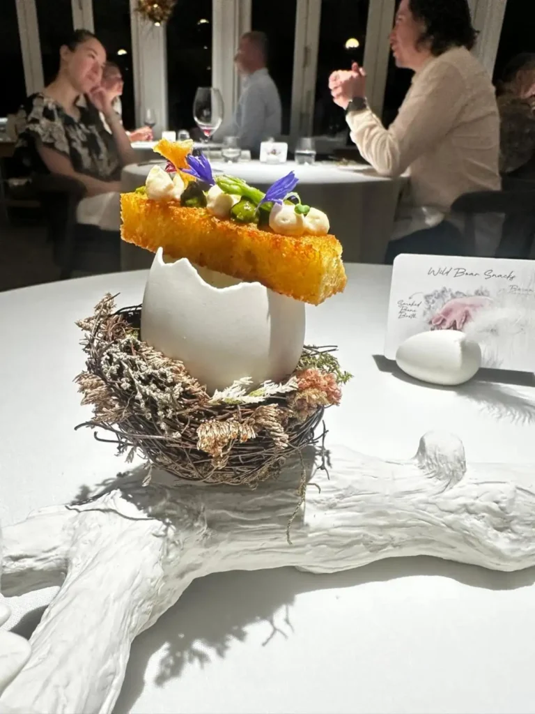 Platillo en restaurante La Colombe, en Cape Town, Sudáfrica.